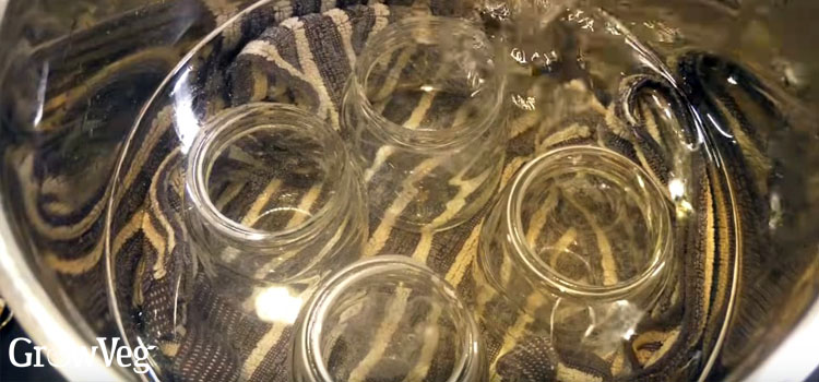 Sterilizing canning jars