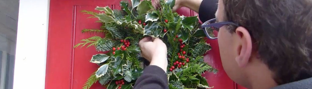 How to Make a Christmas Wreath From Your Garden
