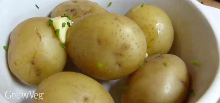 Potatoes with butter and chives