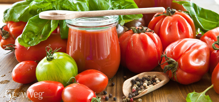 https://gardenplannerwebsites.azureedge.net/blog/tomatoes-and-basil-for-sauce-2x.jpg